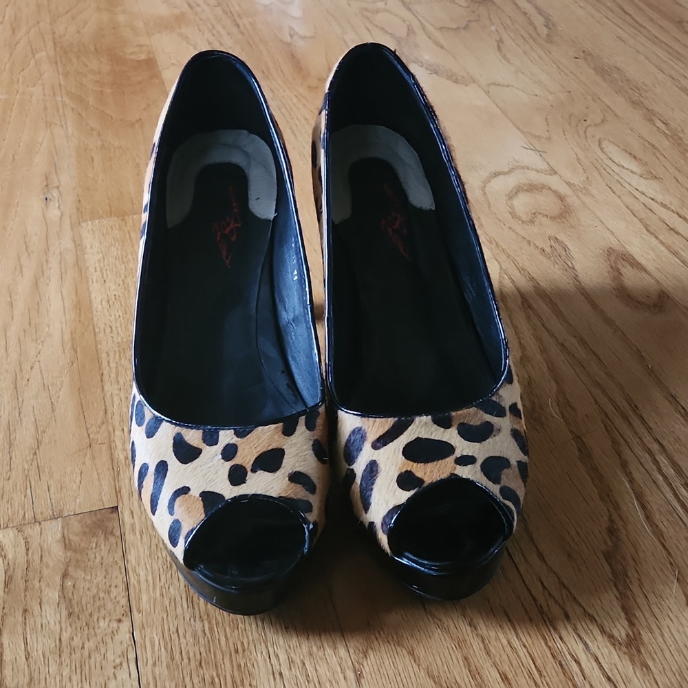 Heels - Picture 4 of 4